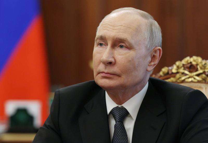 Putin firma una nueva ley fiscal en un intento desesperado por frenar la peor crisis de combustible en Rusia imagen del post