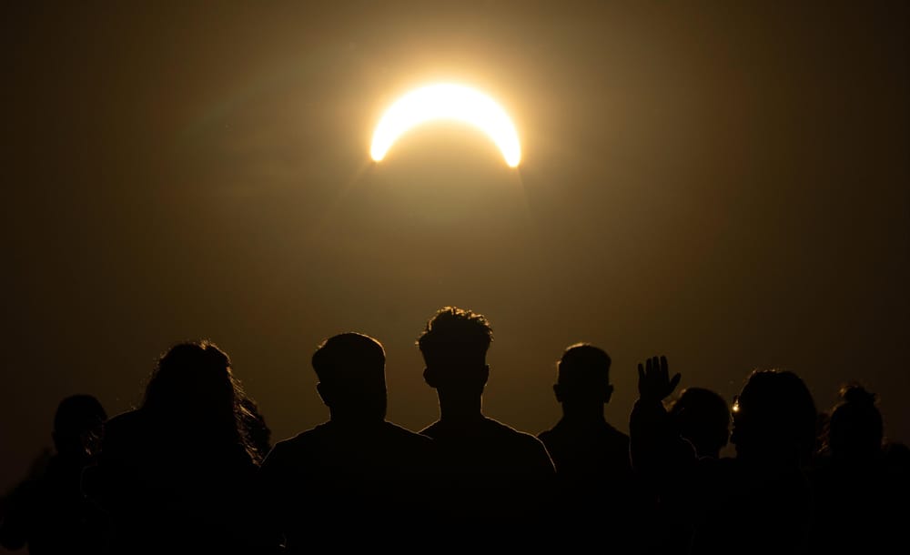 Eclipse solar en Alemania: Reportan decenas de personas con problemas de visión imagen del post