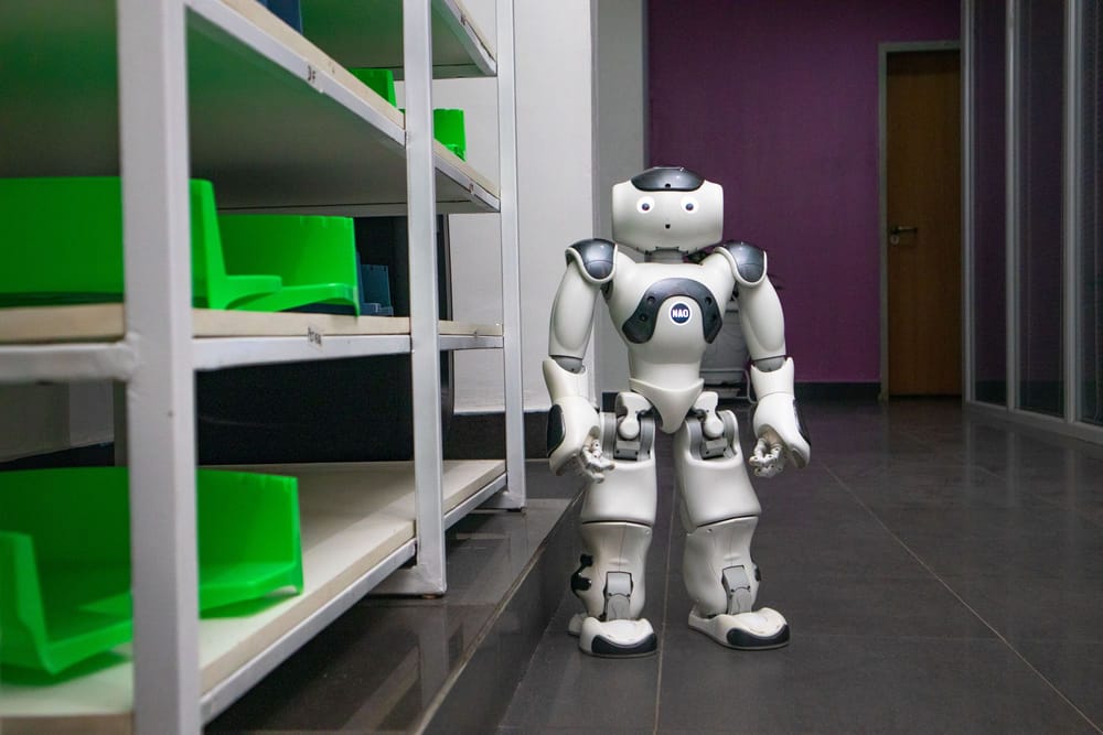 El robot de Nvidia lleva cuerpo chino, y los 10,000 mdd de IA física no están en sus reportes imagen del post