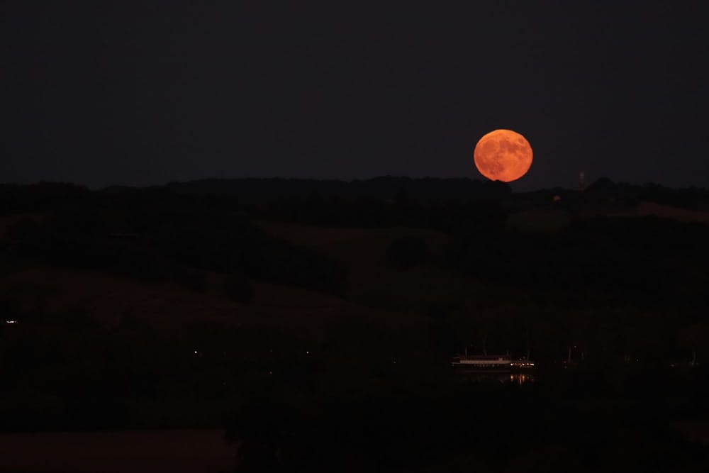 Un espejo espacial brillaría 40 veces más que la Luna llena y 400 apenas encenderían un panel solar imagen del post