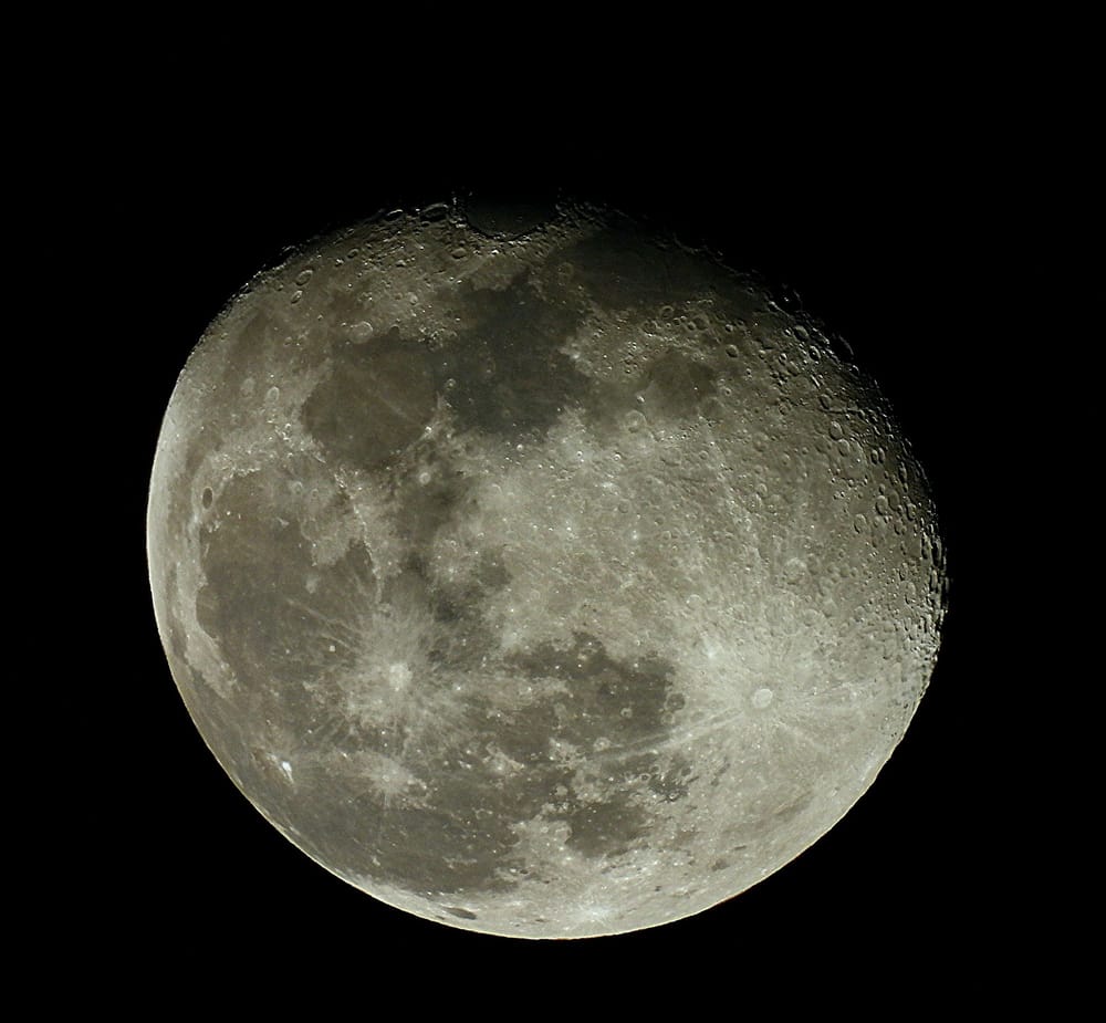 China rehízo el mapa de la Luna: tres eras cambiaron de fecha y la cara oculta ya entró imagen del post