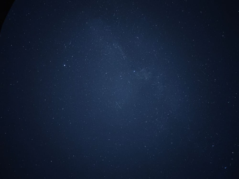 Vio en el tren una foto del Hubble de 2022 y halló la primera corriente estelar de otra galaxia imagen del post