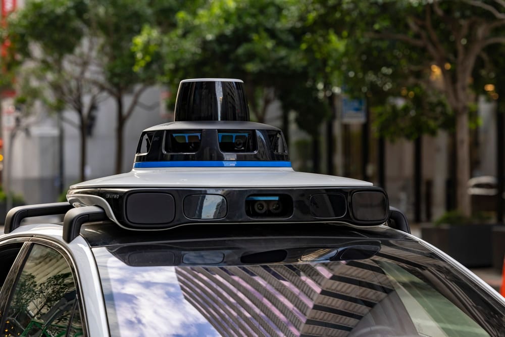 Waymo obtiene permiso para cobrar viajes sin conductor en 18 condados de California imagen del post