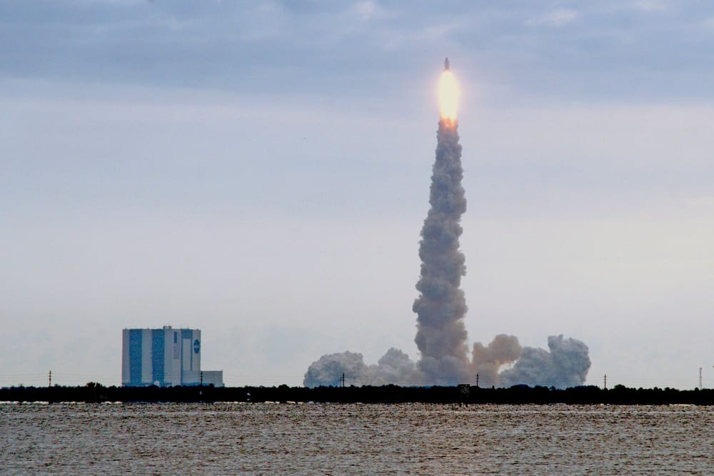 China lanzó nueve satélites seis días después de la explosión y lleva 59 de los 310 que prometió imagen del post