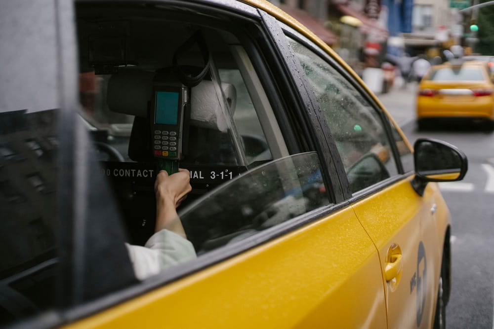 Uber estrenó su primer robotaxi europeo en Zagreb con conductor y el de Dubái salió sin nadie imagen del post