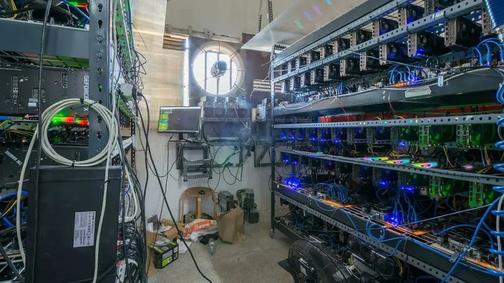 Aseguran 300 GPU en una granja cripto de Puebla; investigan robo de energía imagen del post