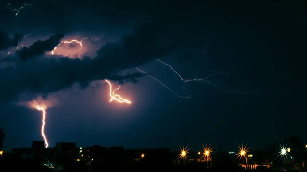 El SMN prevé tormentas eléctricas y calor de hasta 45 °C en México este 16 de septiembre imagen del post