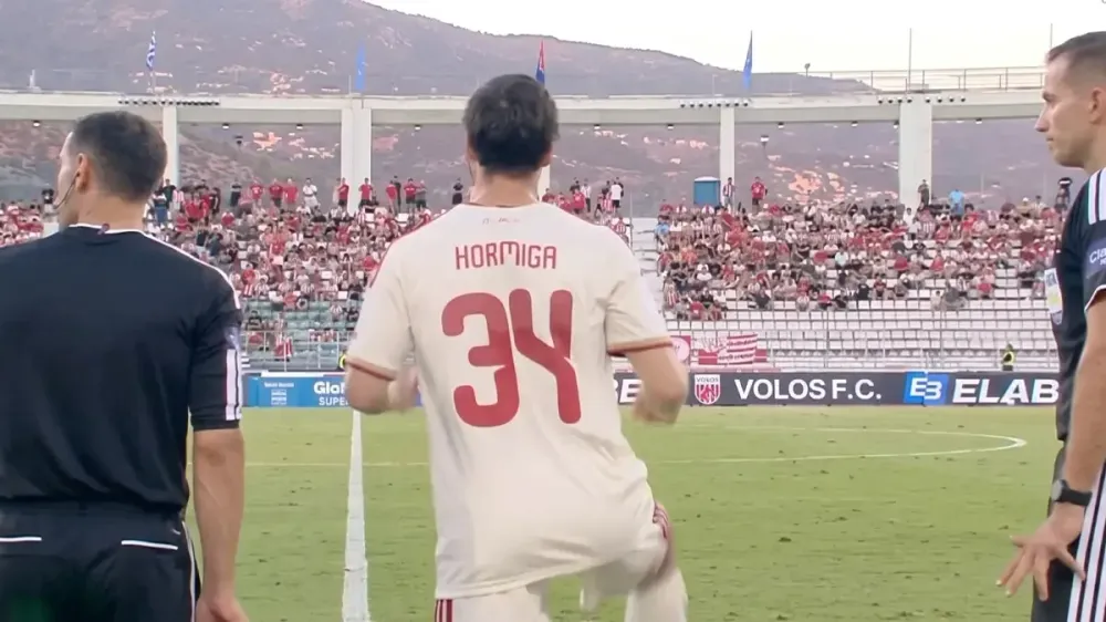 "Hormiga" González fue sustituto en el empate Olympiacos vs Volos y se fue sin gol imagen del post