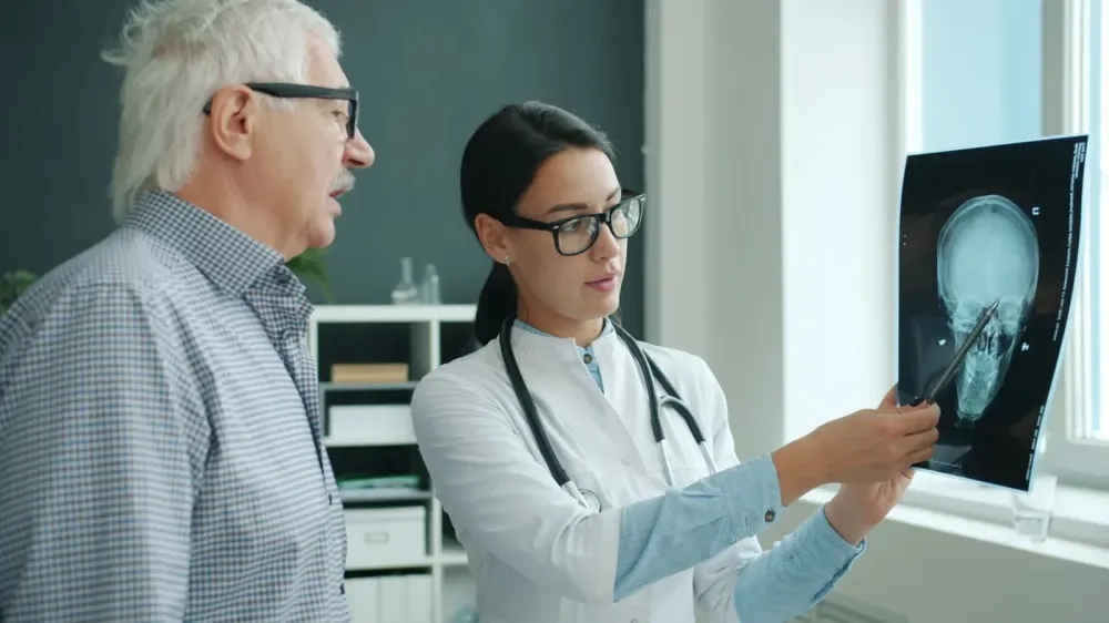 La IA médica se expande más allá del diagnóstico, pero aún no prueba su eficacia clínica imagen del post