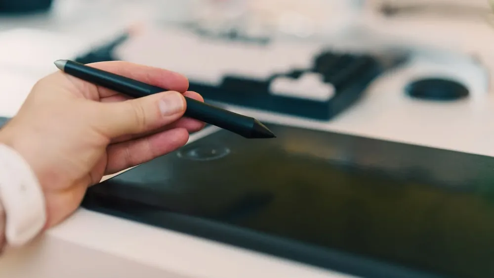 Los nuevos productos de IA de Adobe superan 650 mdd al año, pero son 2.4% de su ingreso recurrente imagen del post