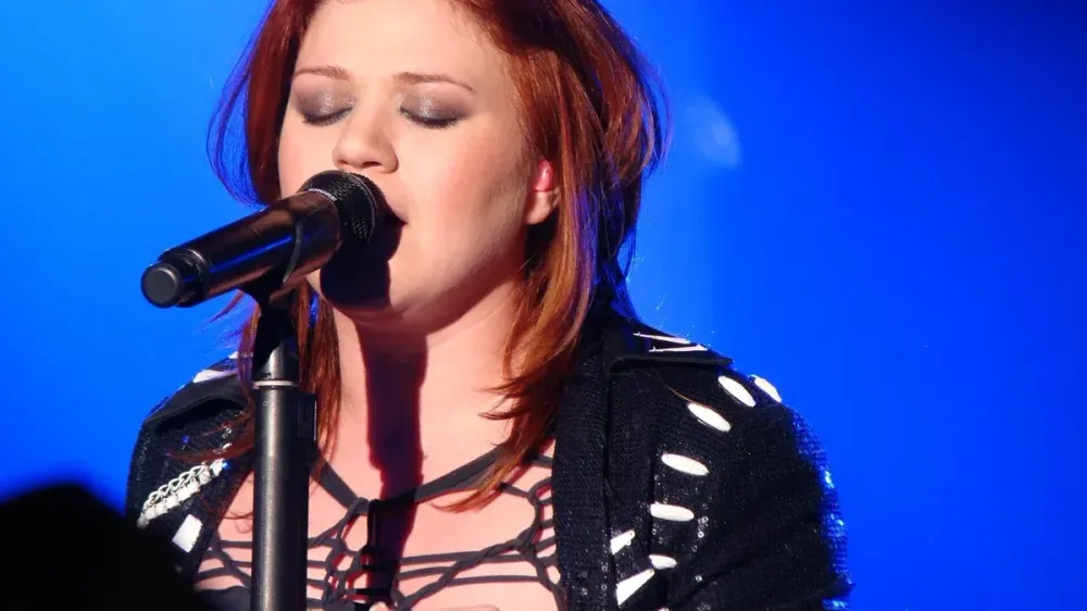 Art of Play responde a Kelly Clarkson: dice que el pájaro de 15,000 dólares era otro imagen del post