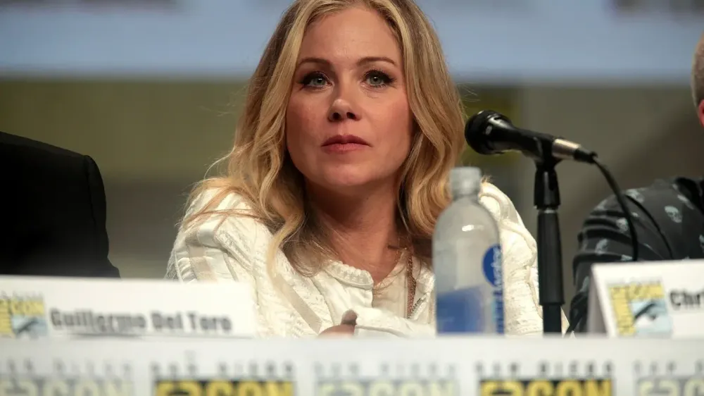 Christina Applegate dice que fue diagnosticada por error con esclerosis múltiple imagen del post