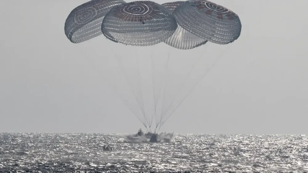 Crew-12 ameriza frente a Los Ángeles tras 237 días en el espacio imagen del post