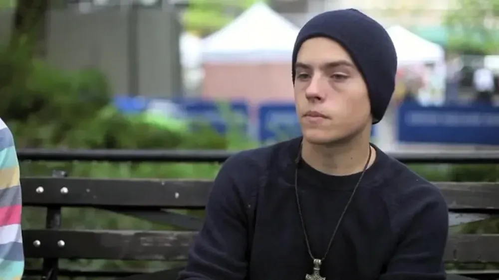 Dylan Sprouse afirma que sus padres comparten ascendencia; Cole critica los titulares imagen del post