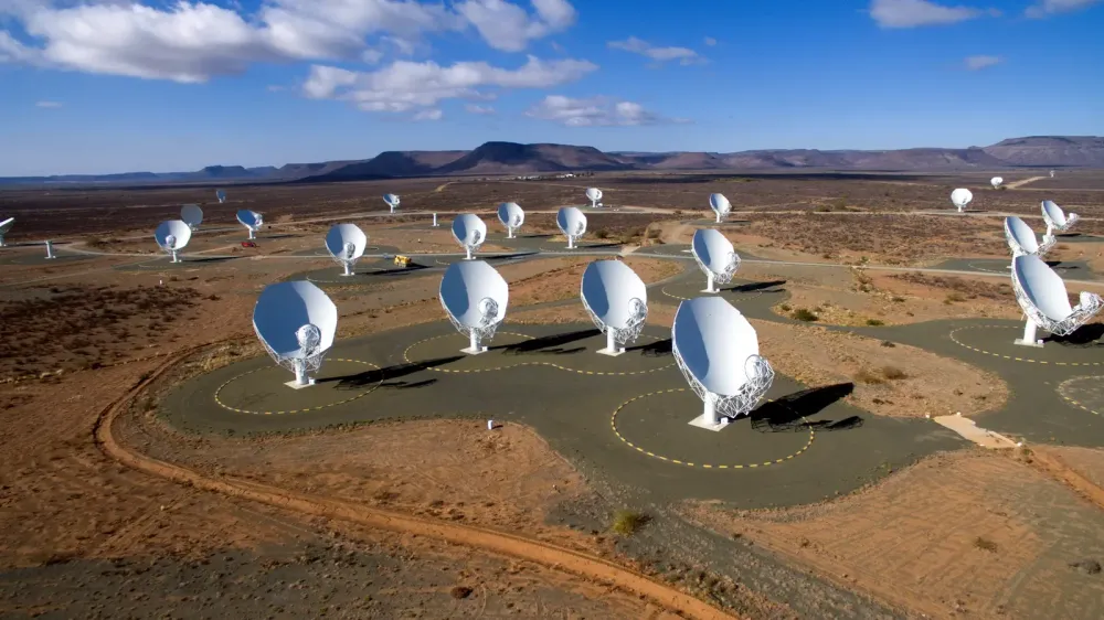El James Webb localiza la galaxia de la ráfaga rápida de radio más lejana imagen del post