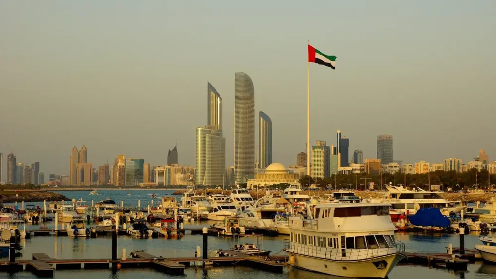Emiratos habría liberado miles de millones a Irán para frenar sus ataques; Abu Dabi lo niega imagen del post