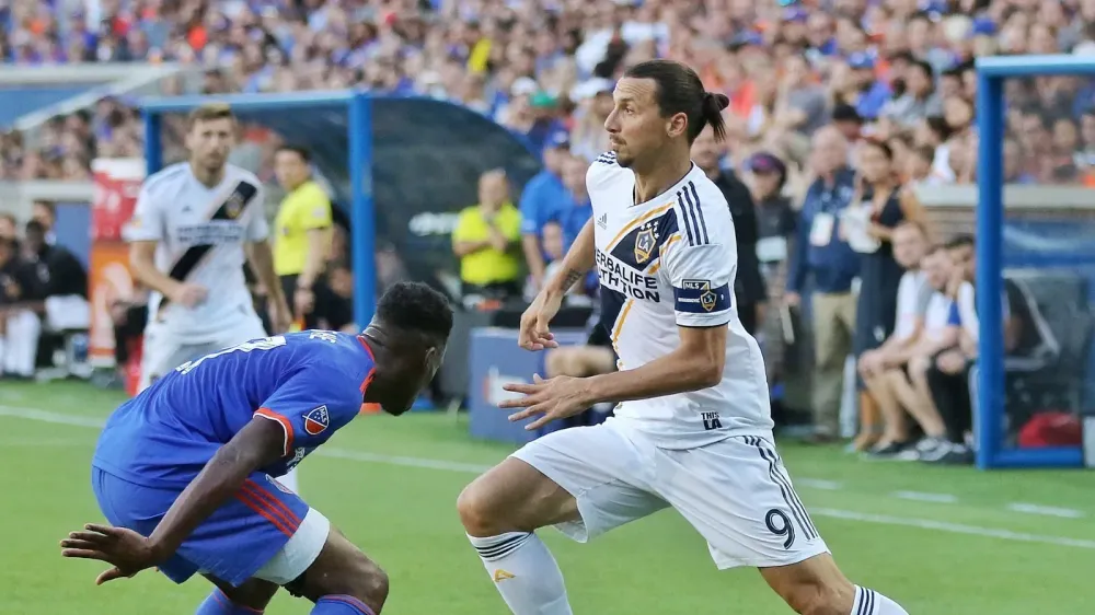 Ibrahimović carga contra Paredes y anuncia que deja la TV tras la final del Mundial imagen del post