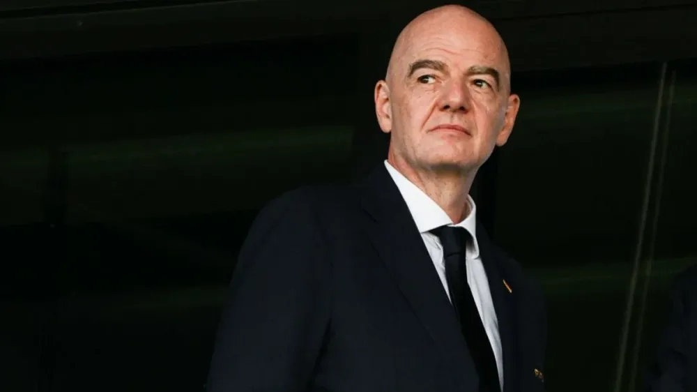 Infantino pide perdón ante el Consejo de la FIFA por ocultar su plan de “vender el Mundial” imagen del post