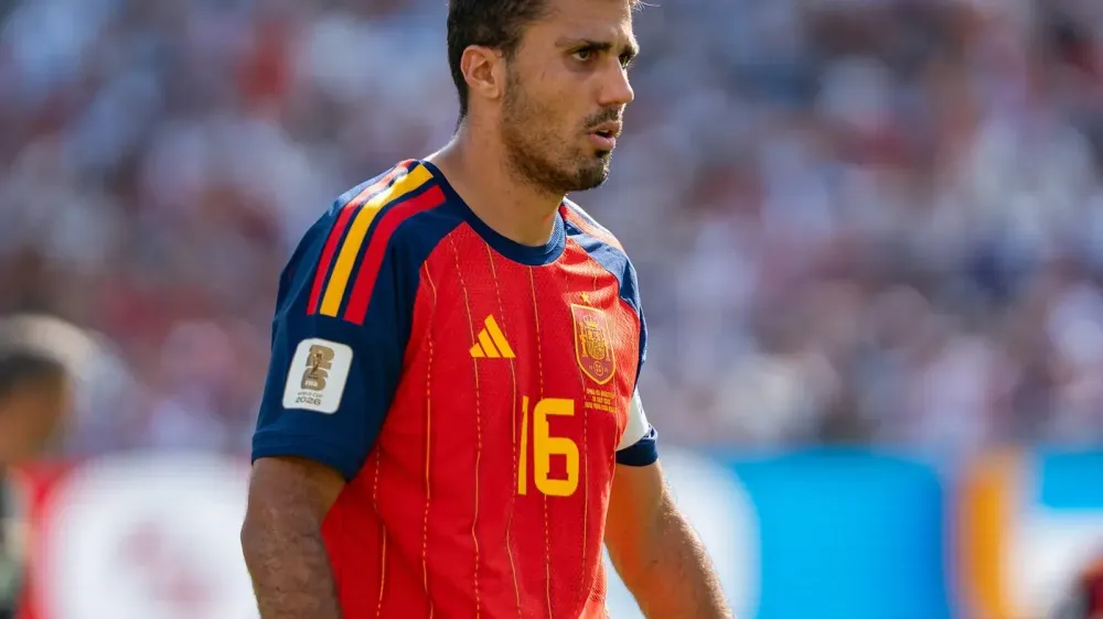 Manchester City rechaza la primera oferta del Barcelona por Rodri ¿Cuánto piden por él? imagen del post