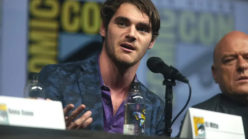 Muere RJ Mitte, Walter White Jr. en "Breaking Bad", a los 34 años imagen del post