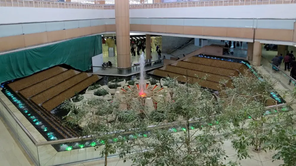Riad prolonga el cierre de su aeropuerto tras los ataques hutíes imagen del post