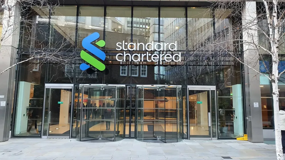 Standard Chartered ofrece bitcoin y ether a clientes de alto patrimonio en Emiratos imagen del post
