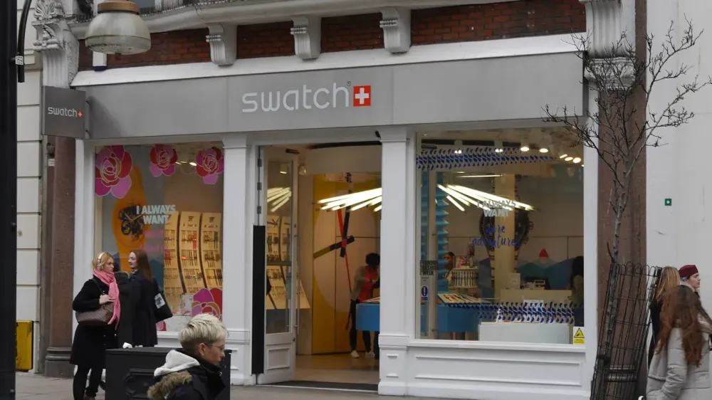 Swatch le exige 170 millones de dólares a Samsung por clonar Omega y Tissot en el Galaxy Watch imagen del post