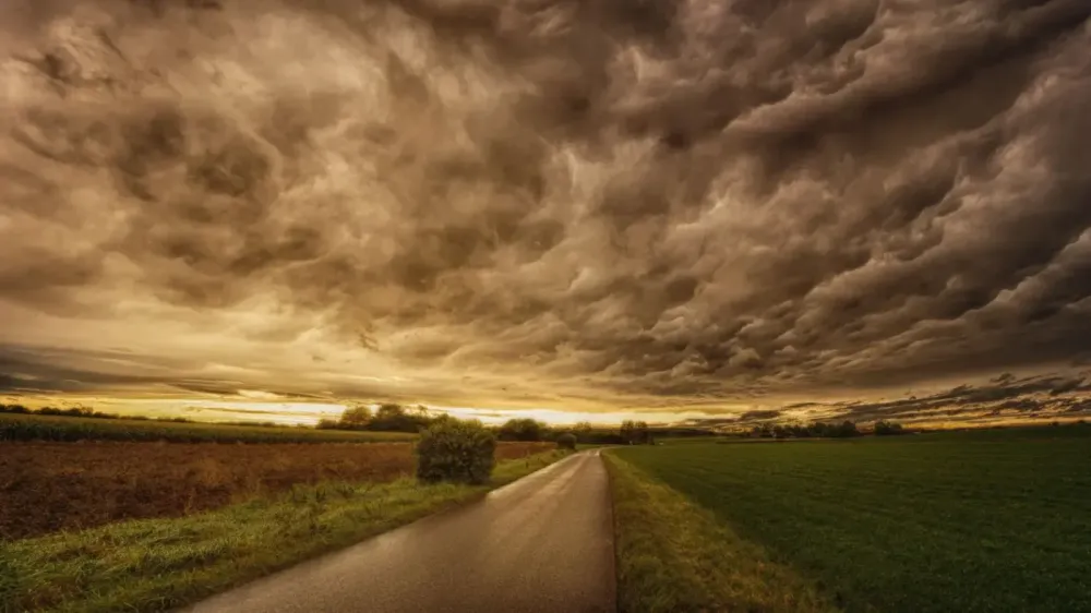 Texas recibe advertencias por inundación repentina; Kansas mantiene vigilancia por tornados imagen del post