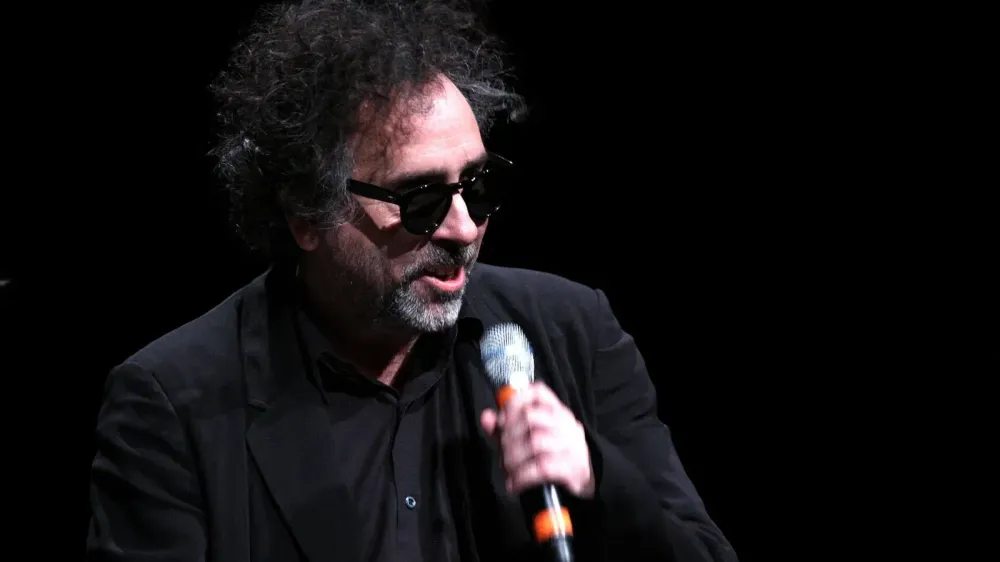 Tim Burton dirigiría una película con guion original de Kazuo Ishiguro imagen del post