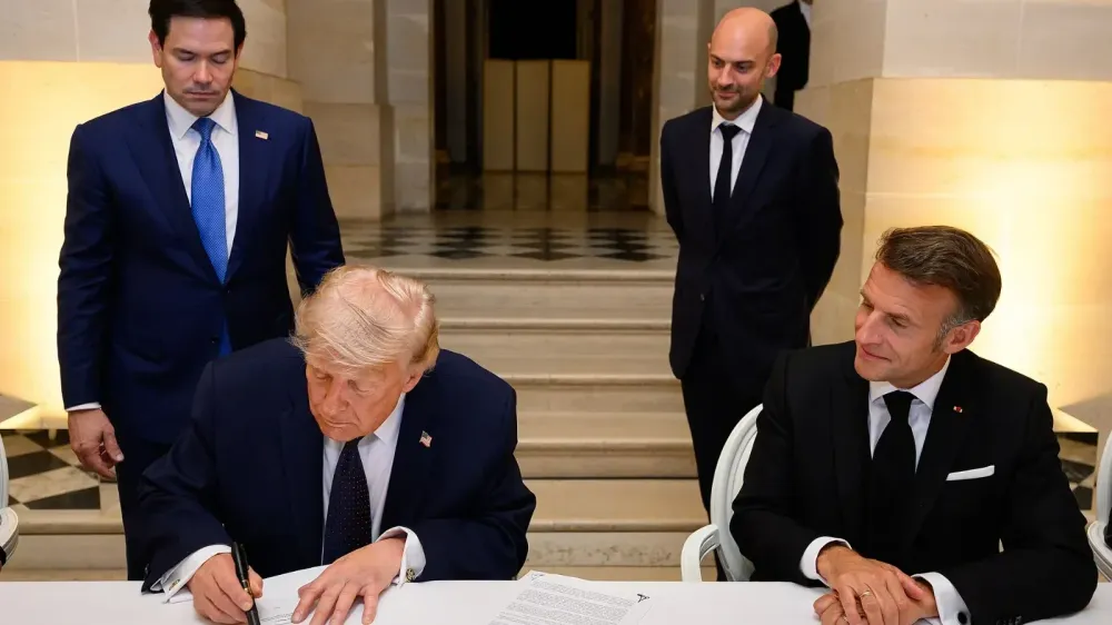 Trump firma en Versalles el acuerdo que pone fin a la guerra con Irán y abre un plazo nuclear de 60 días imagen del post