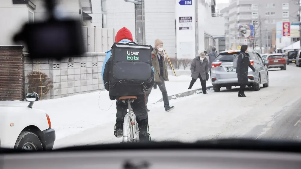 Uber acuerda comprar ezCater por 2,300 millones de dólares para ampliar Uber Eats imagen del post