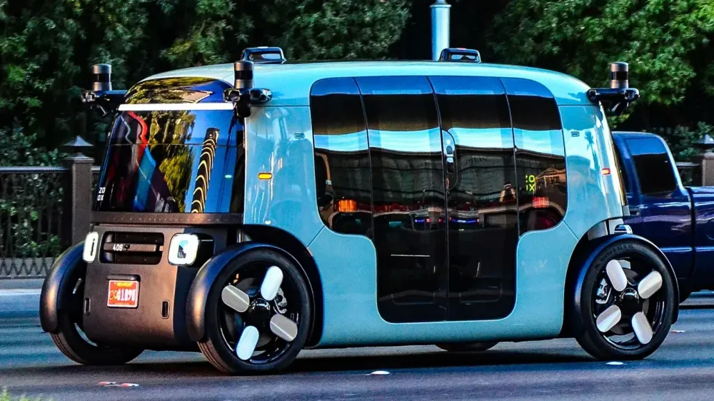 Zoox gana el primer permiso de EE. UU. para cobrar por robotaxis sin volante: 2,500 al año imagen del post