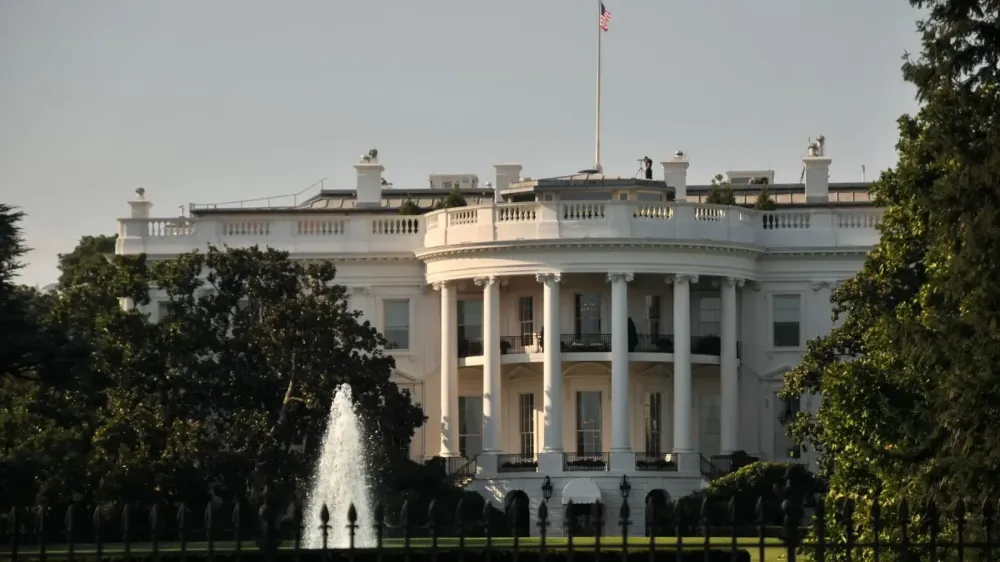 Zuckerberg circuló un borrador del pacto de IA de Trump tras hablar con Johnson, según Semafor imagen del post