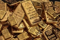 El oro cae a mínimos de dos meses antes de la publicación de las minutas de la Fed