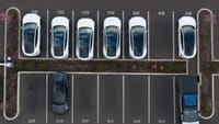 La AIE proyecta que casi el 30% de los autos vendidos en 2026 serán eléctricos