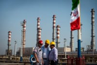 El precio del petróleo cae tras el reporte de que Estados Unidos propuso una exención de sanciones a Irán