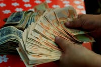 Bolivia abandona 15 años de paridad fija con el dólar y devalúa el boliviano un 30% imagen del post