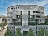 El BIS advierte: inversores minoristas y hedge funds apalancados pueden convertir una corrección bursátil en recesión imagen del post