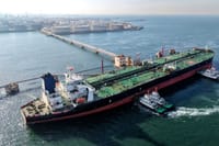La reapertura de Hormuz amenaza con volcar millones de barriles sobre un mercado petrolero en caída imagen del post