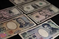 El yen se desploma a su nivel más bajo en cuarenta años mientras el dólar estadounidense se fortalece a nivel global.