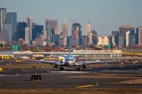 IATA: la demanda global de pasajeros de avión cayó en mayo en medio de la guerra en Oriente Medio