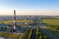 Drones ucranianos golpean la mayor refinería de Moscú y agravan la crisis de combustible en Rusia imagen del post