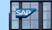 SAP apuesta a reinventar empleos con IA para evitar despidos, mientras frena contrataciones y viajes imagen del post