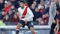 Un día después de su salida de Tigres Ángel Correa debuta con River Plate perdiendo imagen del post