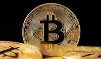 Bitcoin cae por debajo de los 58,000 dólares a un mínimo de 21 meses en medio de salidas récord de ETF