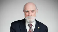 Vint Cerf, el 'padre de internet', se retira de Google tras más de 20 años como evangelista jefe imagen del post