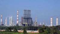 Los márgenes de refinación alcanzan máximos históricos ante la interrupción del suministro global de combustible por parte de Irán y Rusia