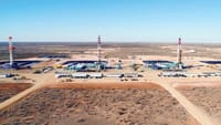 El petróleo crudo cae con fuerza mientras la producción de la OPEP+ y el récord de EE. UU. superan los temores de suministro