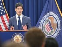El dólar estadounidense sube mientras cae la inflación en la eurozona y el discurso de Kevin Warsh mueve los mercados