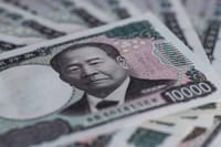 Japón cambia a tácticas de intervención sorpresa mientras el yen cae a mínimos de 40 años